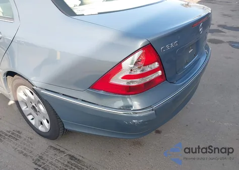 2005 Mercedes-Benz C 320 Luxury/Sport z USA, uszkodzony, nr VIN WDBRF64J05F569705